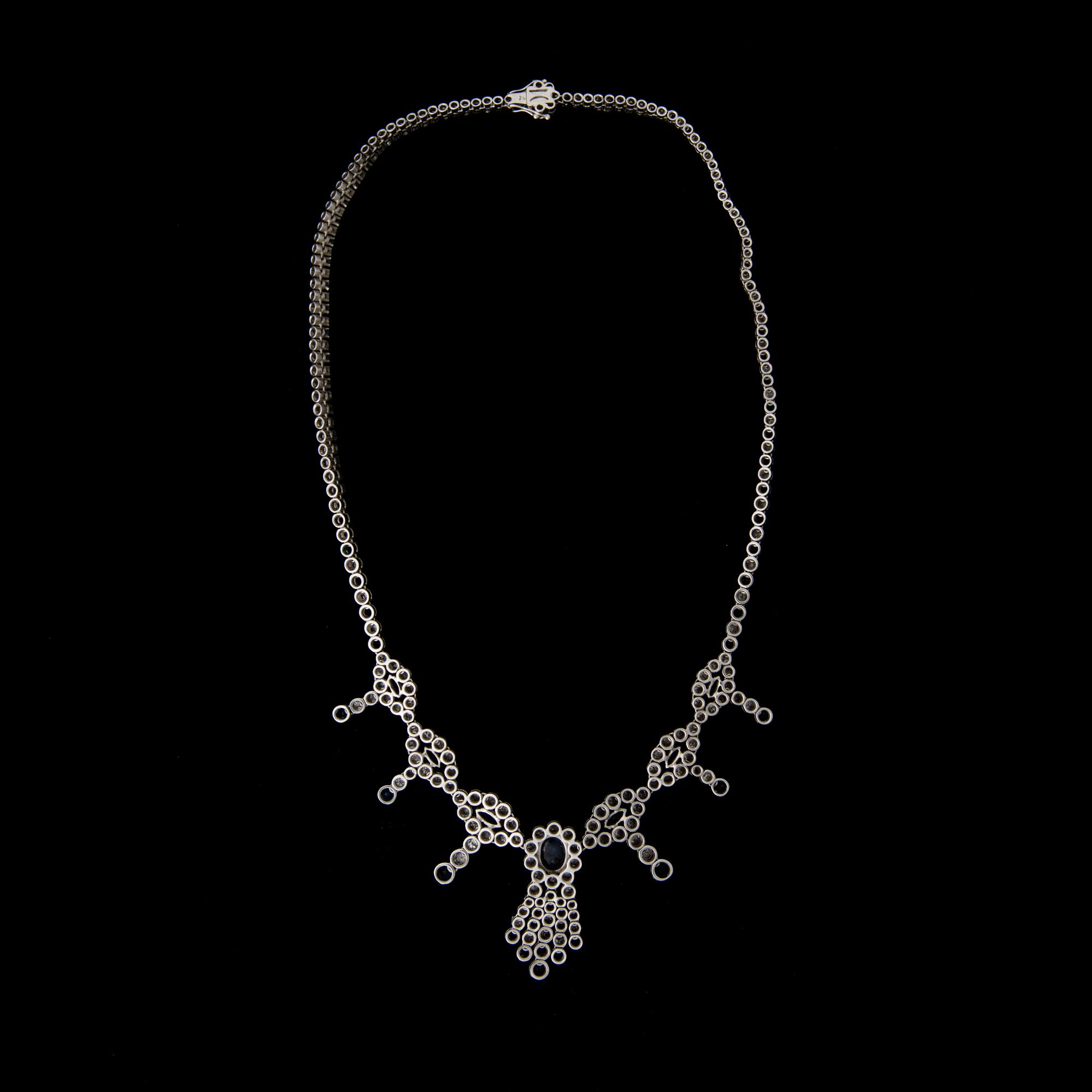 COLLIER, safirer, briljant- och åttkantslipade diamanter, 18K vitguld. Italien.
