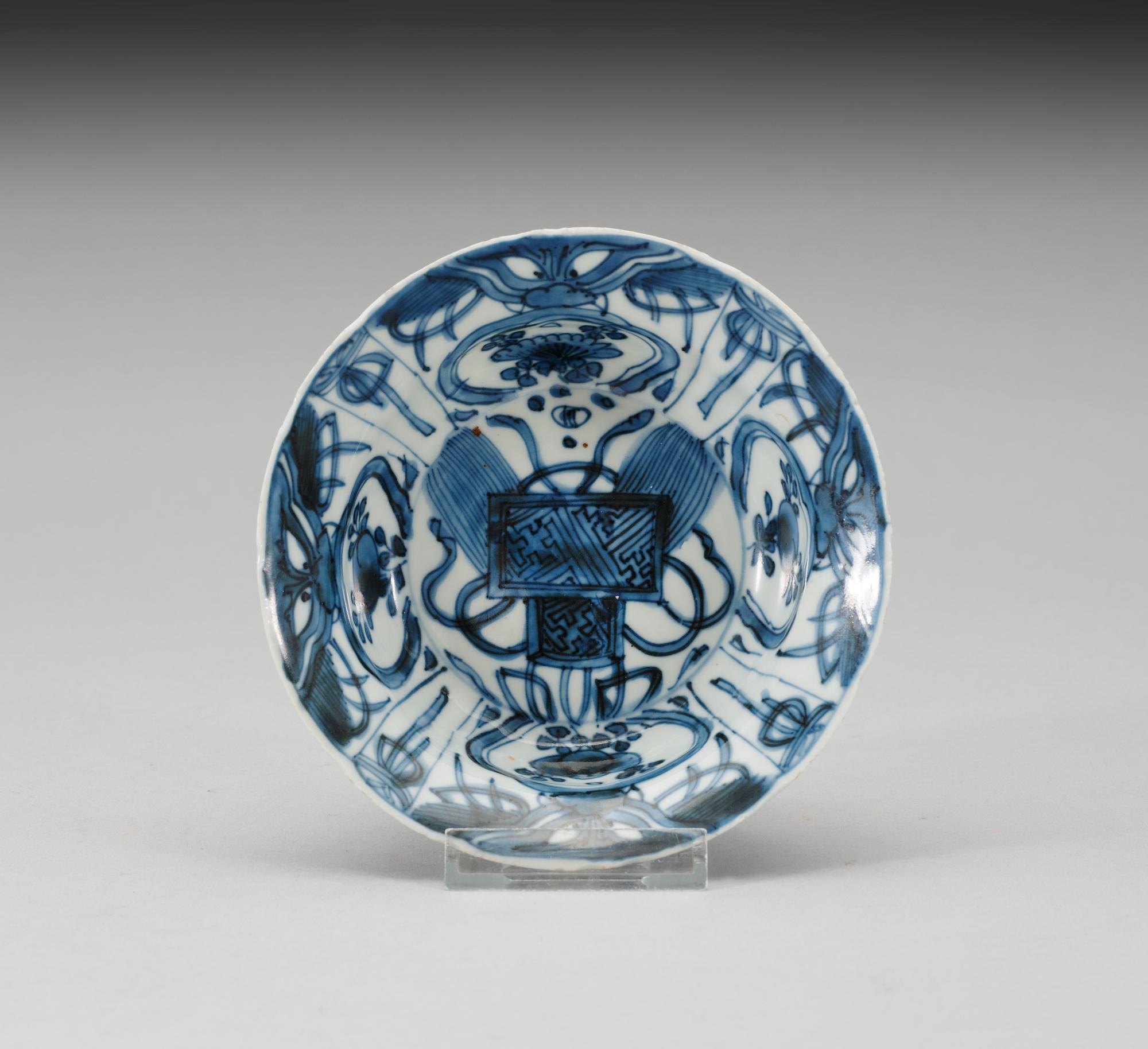 A blue and white bowl. Ming dynasty, Wanli (1573-1619).