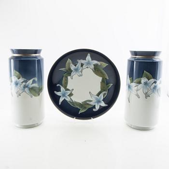 Vaser ett par samt fat Royal Copenhagen Danmark 1900-talets andra hälft porslin.