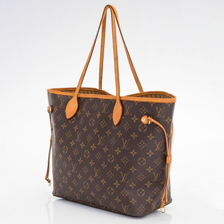 Louis Vuitton, a Monogram Canvas 'Neverfull MM' bag.