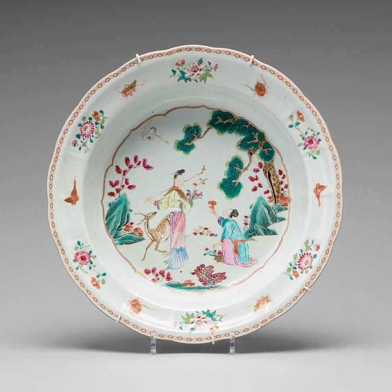 A famille rose dish, Qing dynasty, Qianlong (1736-95).