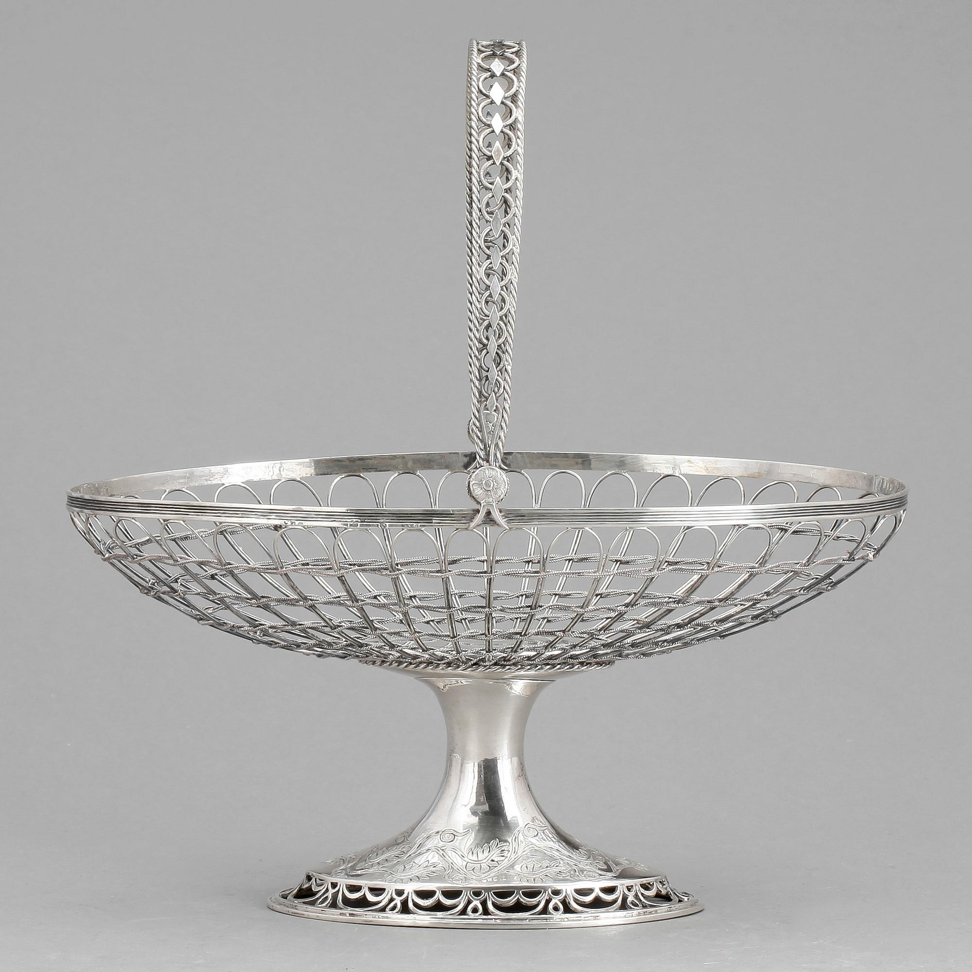 KORG, silver, empire, troligen Stockholm, 1816. Vikt 334 g.