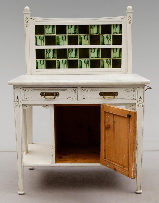 KOMMOD, omkring år 1900.