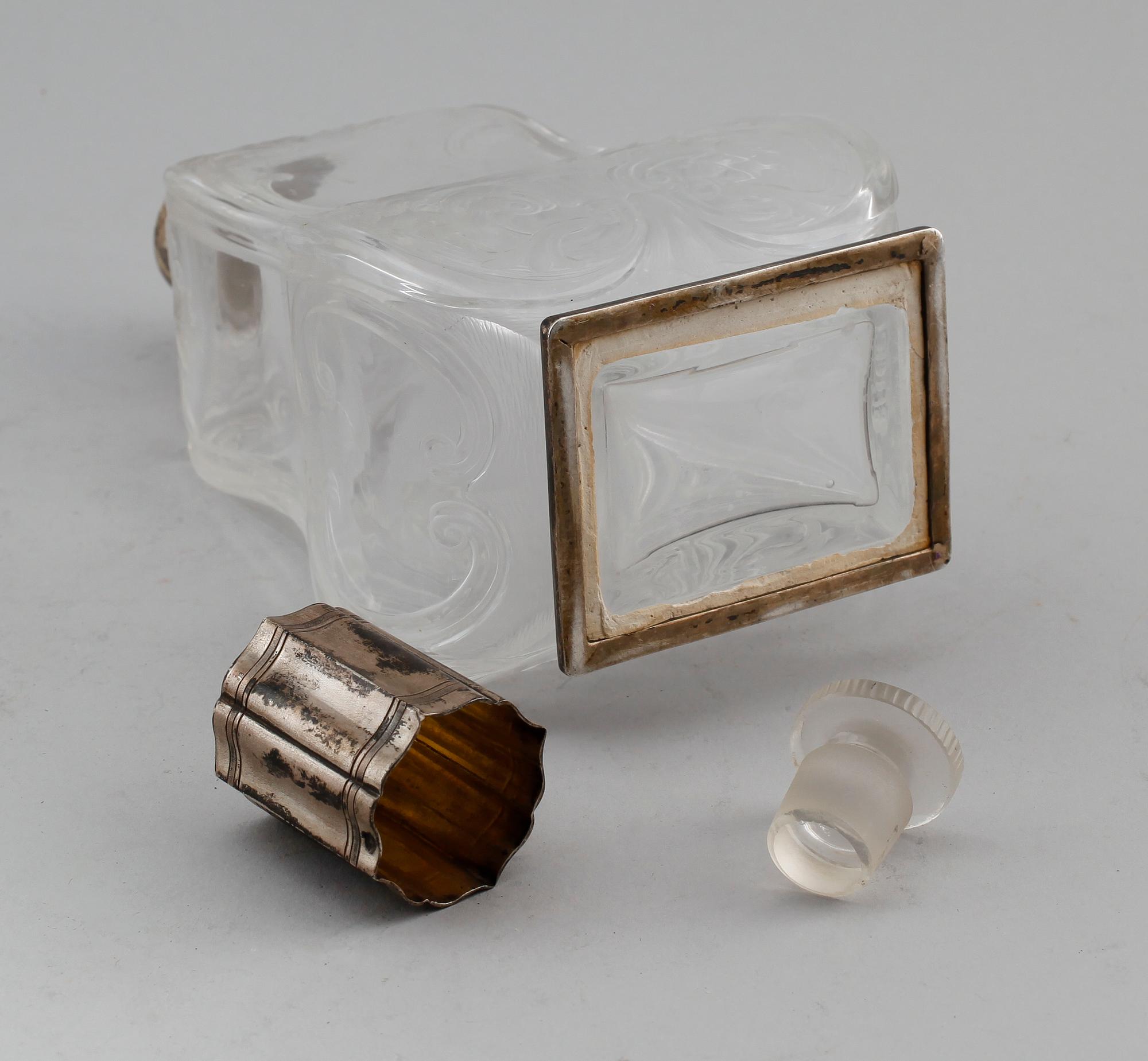 KARAFF, glas med silverbeslag, Frankrike, 1900-talets första hälft.