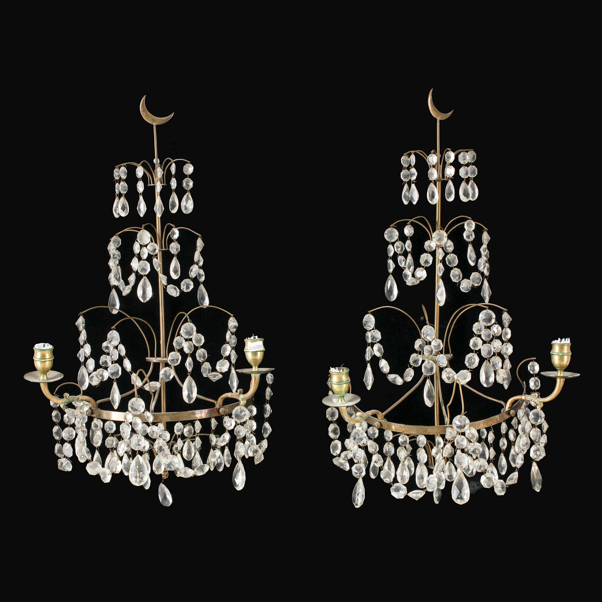 LAMPETTER, ett par, gustaviansk stil, 1900-talets första hälft.