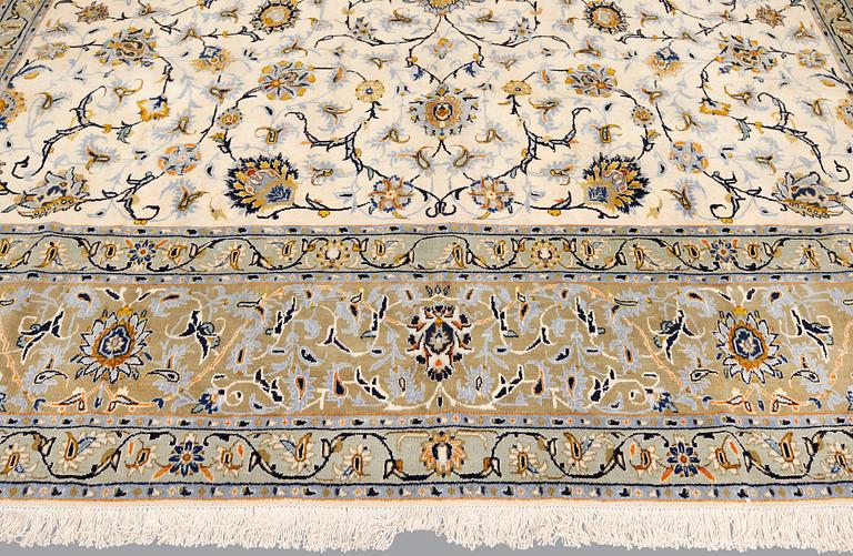 A carpet, Kashan, ca 500 x 347 cm.
