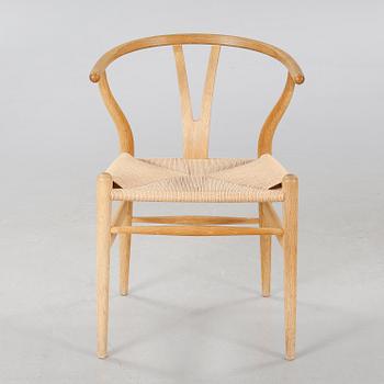 A 2007 "The Wishbone chair" by Hans J. Wegner, Carl Hansen & Søn.