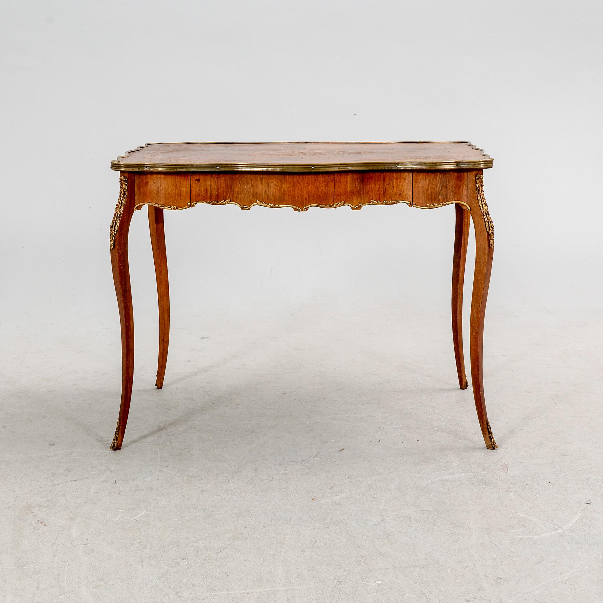 Damskrivbord, Louis XV-stil 1900-talets första hälft.