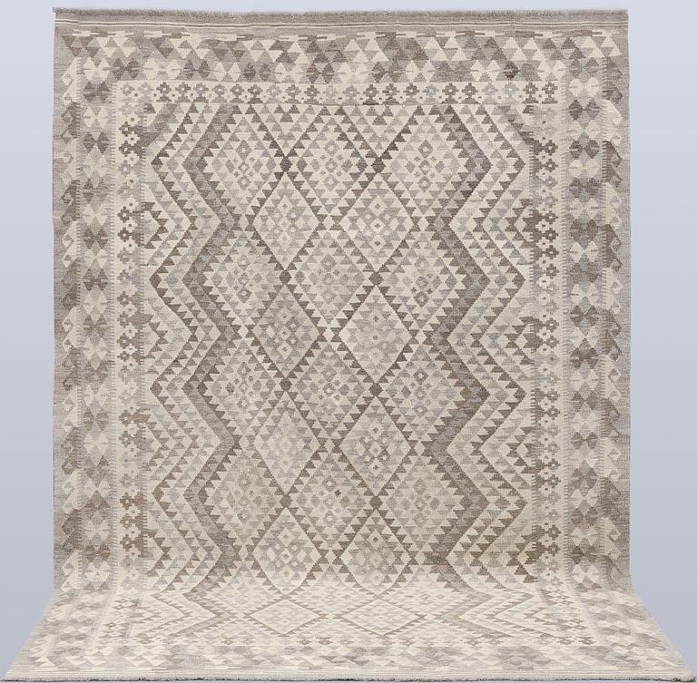 A Kilim rug, approx. 290 x 203 cm.