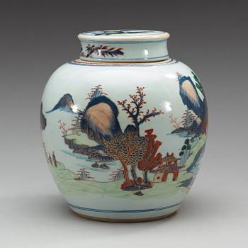 A imari-verte jar with cover, Qing dynasty, Kangxi (1662-1722).