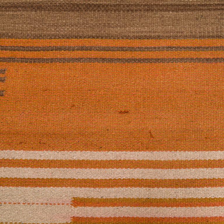 Impi Sotavalta,  A 1930s  flat weave carpet for Aaltosen Mattokutomo Kiikka Finland. Circa 290 x 190 cm.