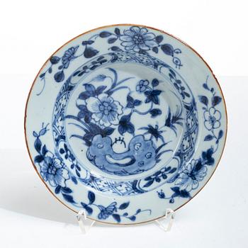 Bärtallrikar, 3 st, exportporslin, Kina, Qingdynatin 1700-tal.