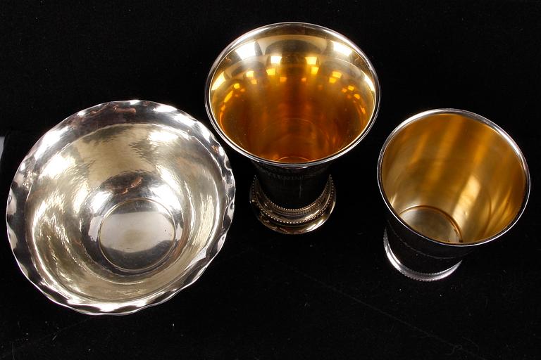 BÄGARE SAMT SKÅL, 3 st, silver, bla CG Hallberg, 1950-60-tal.