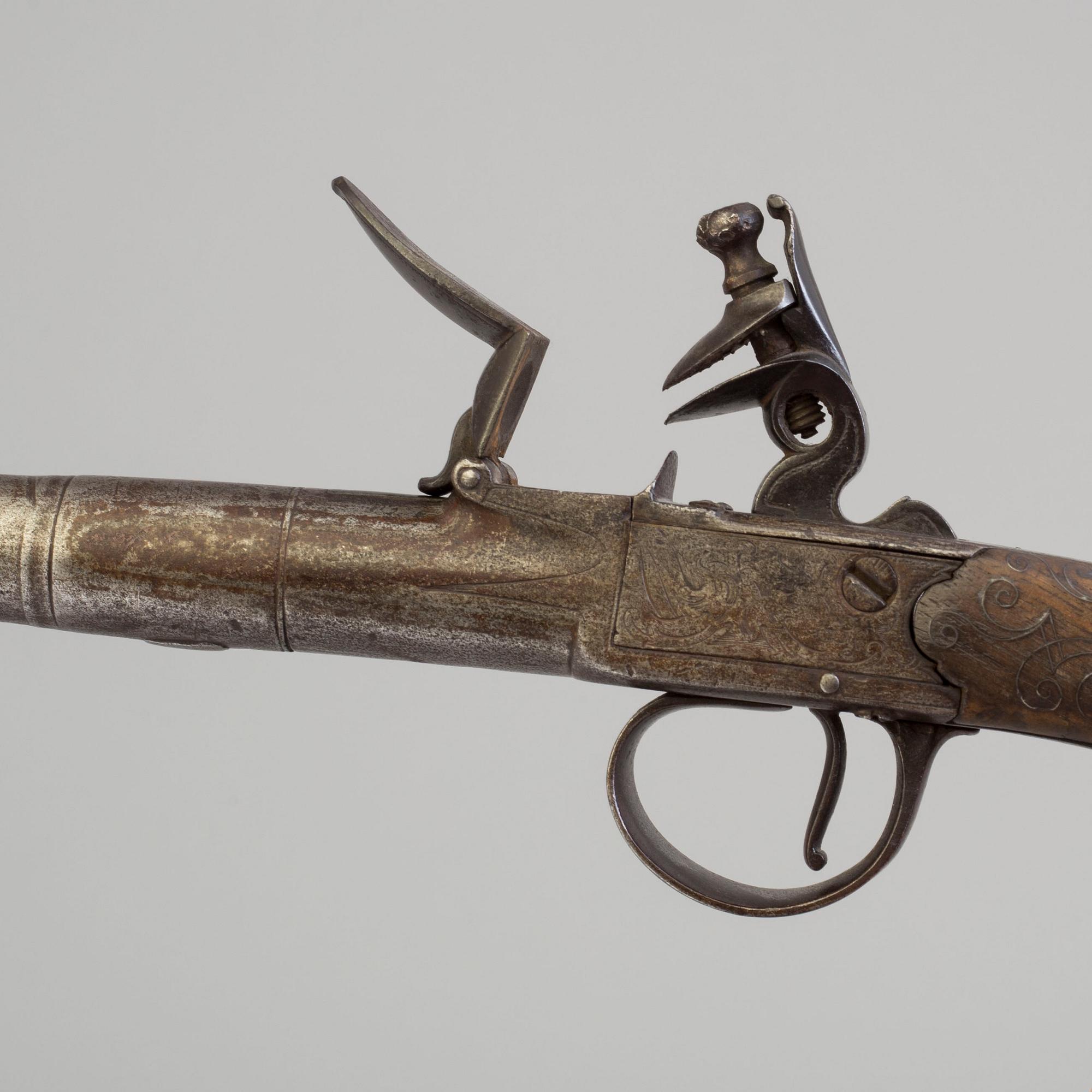 FLINTLÅSPISTOLER, 1 par, brittiska, av Queen Anne-typ, signerade Barker, 1700-talets andra hälft.