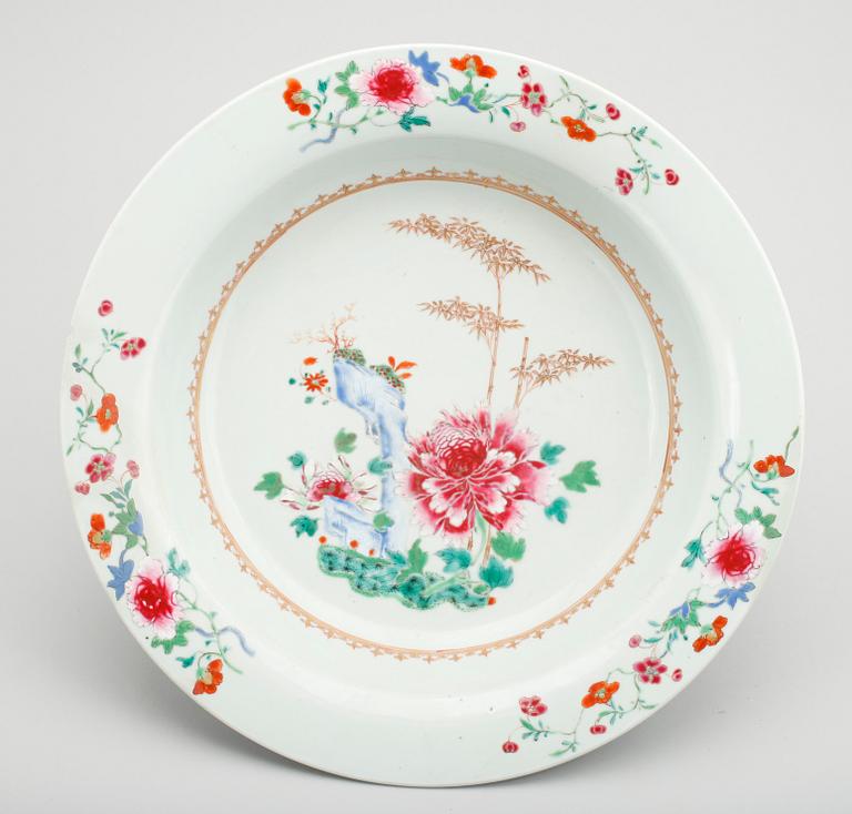 SKÅLFAT, porslin, Kina, famille rose, Qianlong (1736-1795).