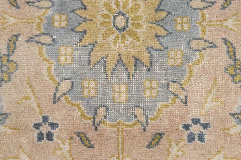 Rug, Eastern Europe, Smyrna pattern. 520 x 355 cm.