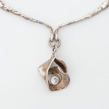 Theresia Hvorslev, silver necklace. Pendant with synthetic white spinel.