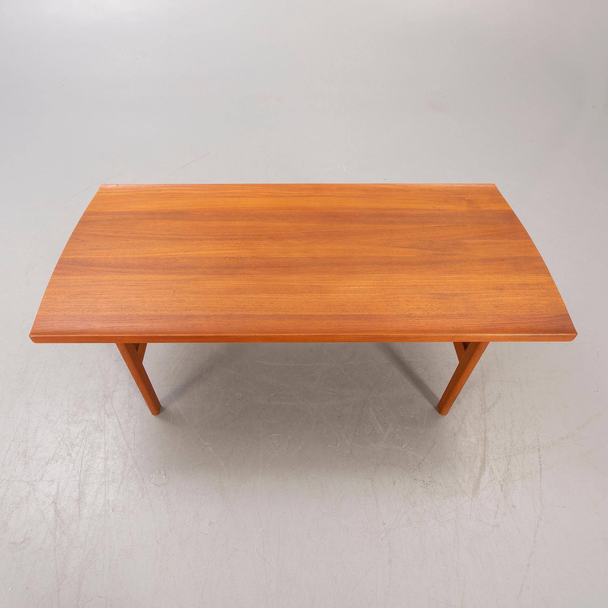 Tove and Edvard Kindt Larsen, coffee table, Seffle Möbelfabrik, 1960s.