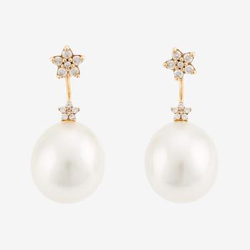 Ole Lynggaard, Charlotte Lynggaard, Earrings, "Shooting Star" 18K gold with South Sea pearls and brilliant-cut diamonds.