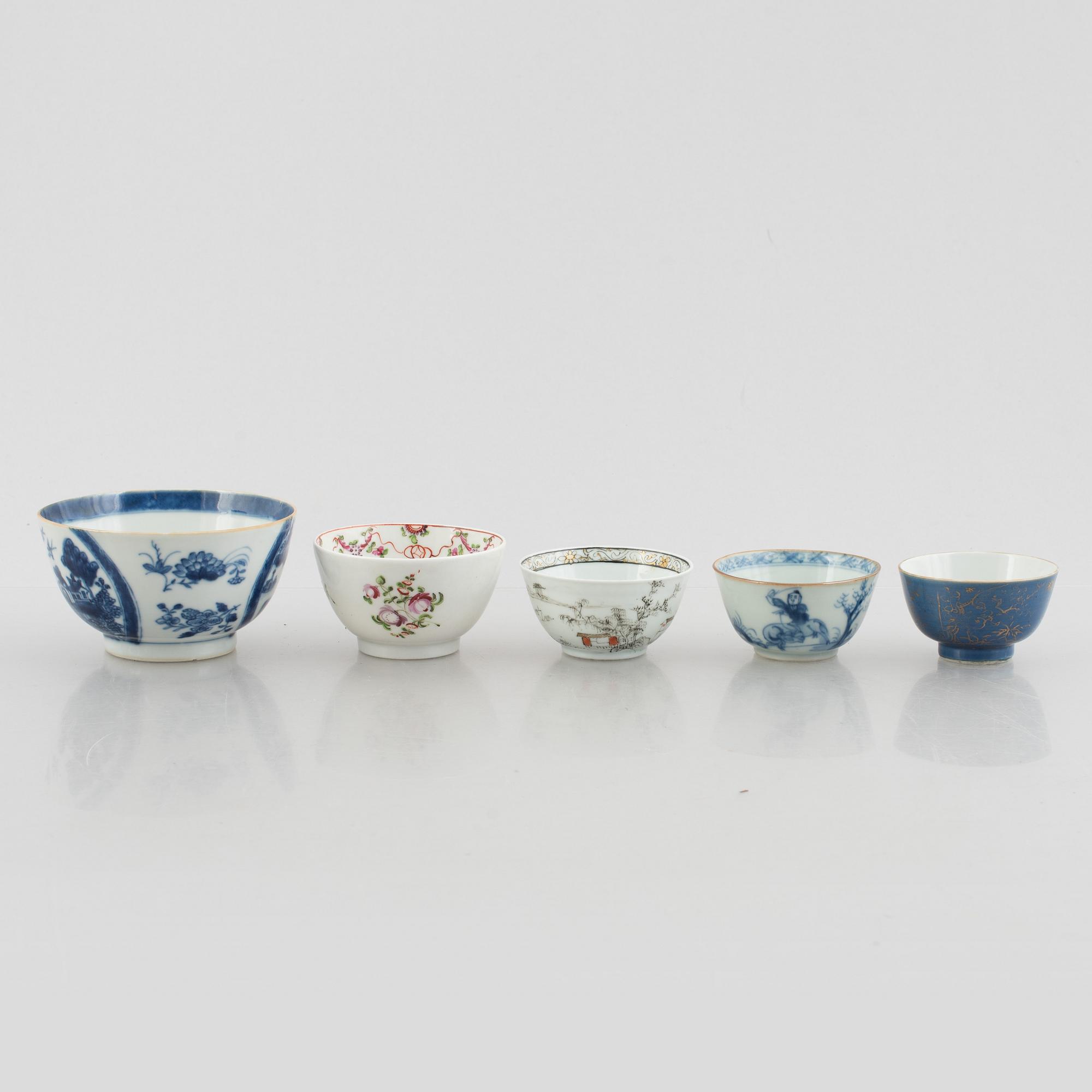 Eleven pieces of Chinese porcelain, 17th to 19th century.