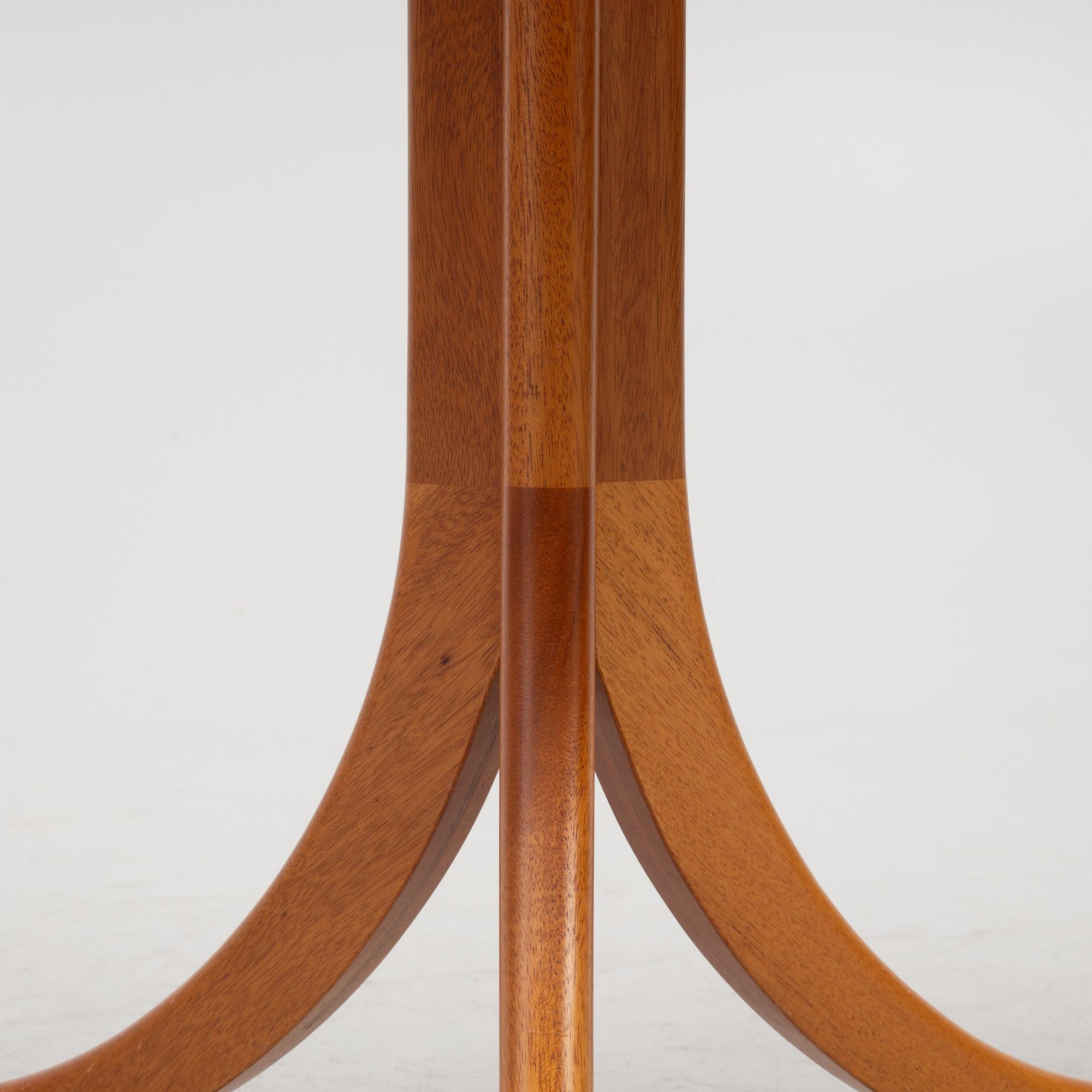 Josef Frank, sidobord, modell B 607, Firma Svenskt Tenn, ca 1992.