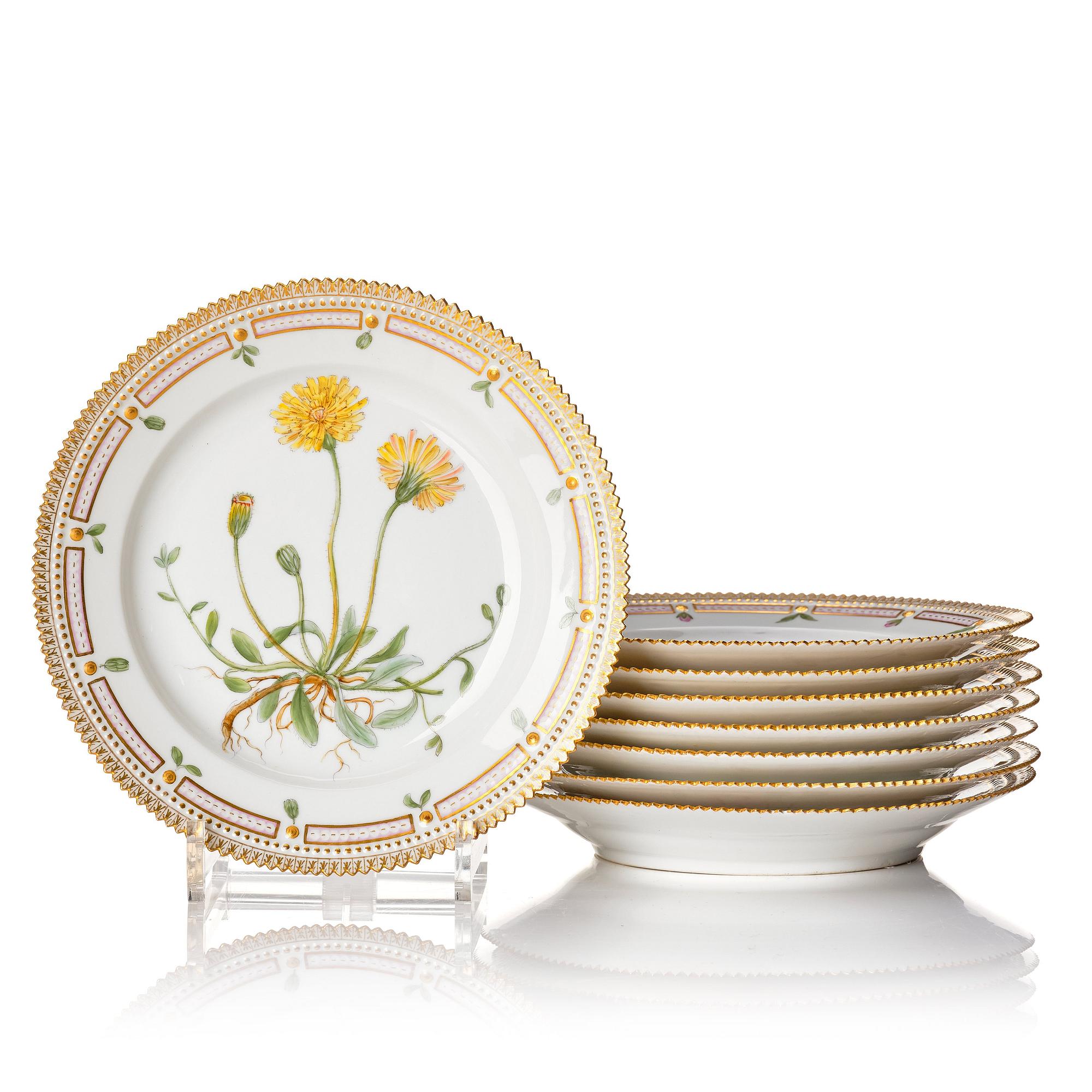 A set of eight Royal Copenhagen 'Flora Danica' dishes, Denmark, 20th Century.