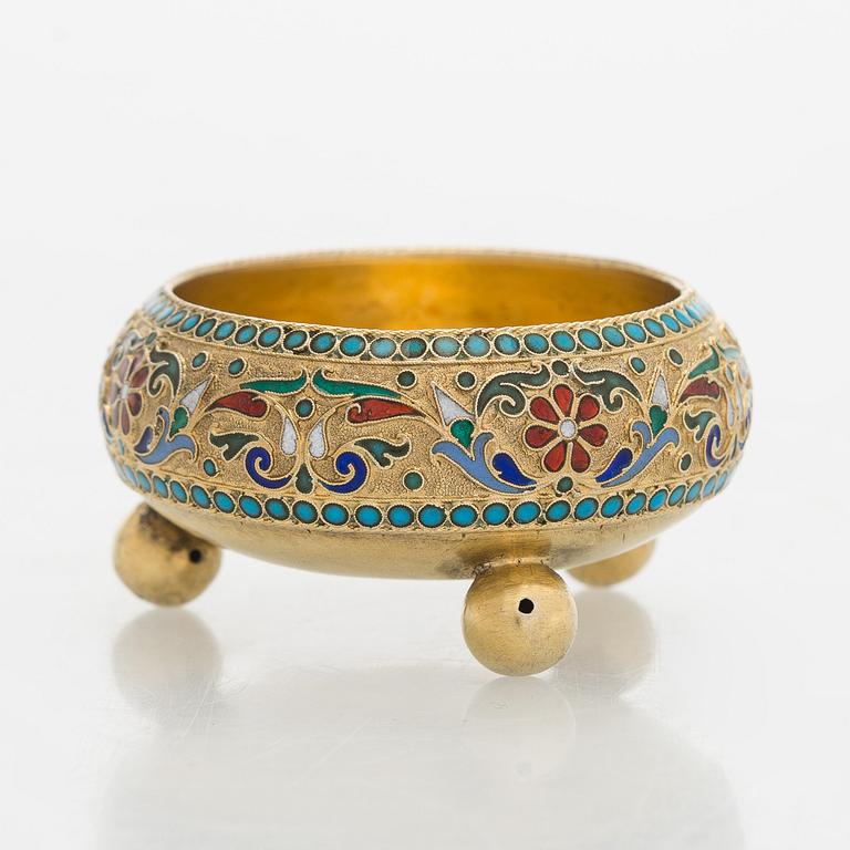 Saltkar, cloisonné-emalj, förgyllt silver, Moskva 1896. Oidentifierad mästare.