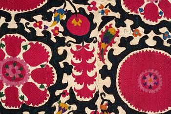 Semiantikt Suzani-broderi, Uzbekistan, ca 265 x 175 cm.