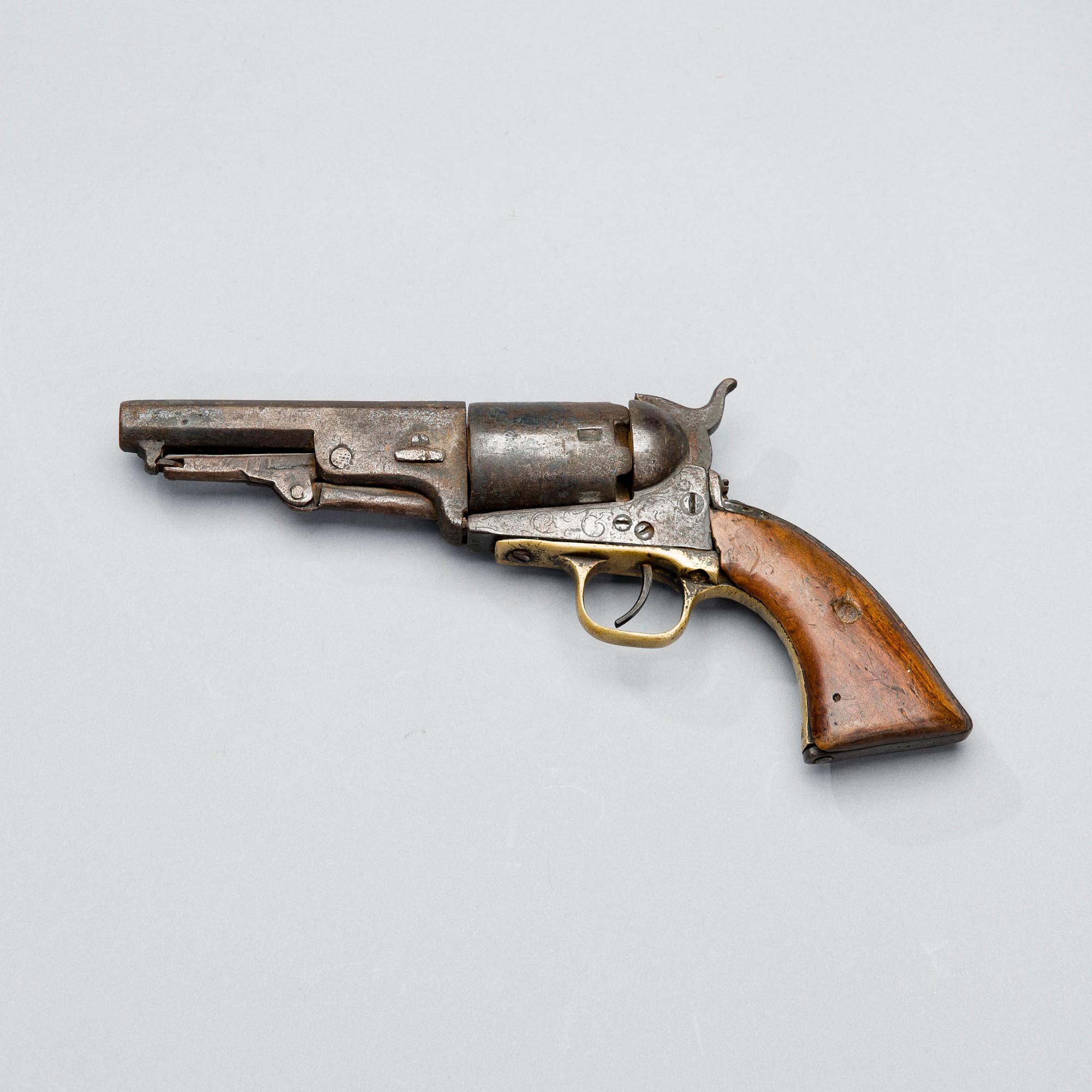 PISTOLER 2 ST, slaglåspistol 1800-tal och revolver 1800-talets slut.