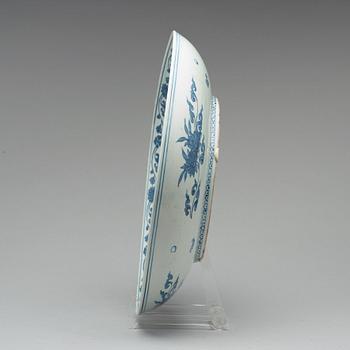 A blue and white charger, Ming dynasty, 16th century.