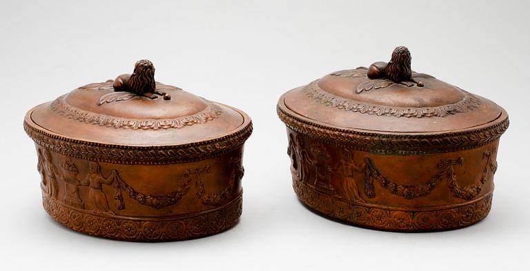 PASTEJFORMAR med lock, 1 par, terrakotta, sign AH, 1800-talets första hälft.