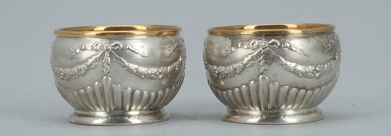 SALTKAR ETT PAR, 84 silver. Ryska importstämplar, tidigt 1900-tal. Vikt 70 g.