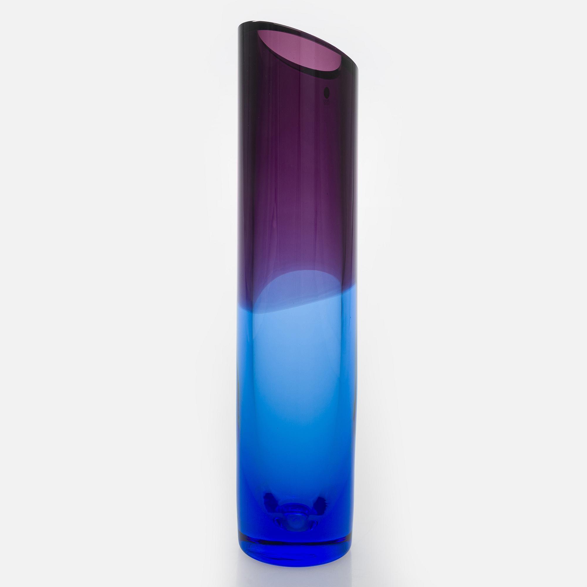 Kerttu Nurminen, maljakko, "Lago", signeerattu Kerttu Nurminen Nuutajärvi.