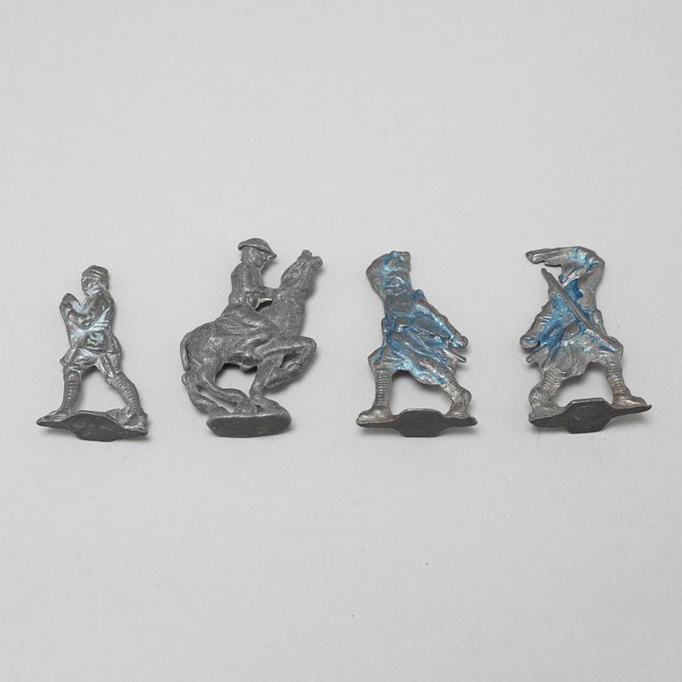 Ca 210 toy soldiers, mostly tin soldiers and from Elastolin, first half of/mid 20th century.