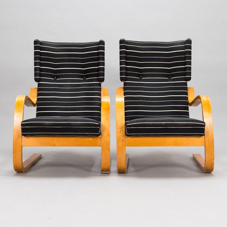 Alvar Aalto, fåtöljer, ett par, modell 34/401, O.Y. Huonekalu- ja Rakennustyötehdas A.B. 1900-talets mitt.