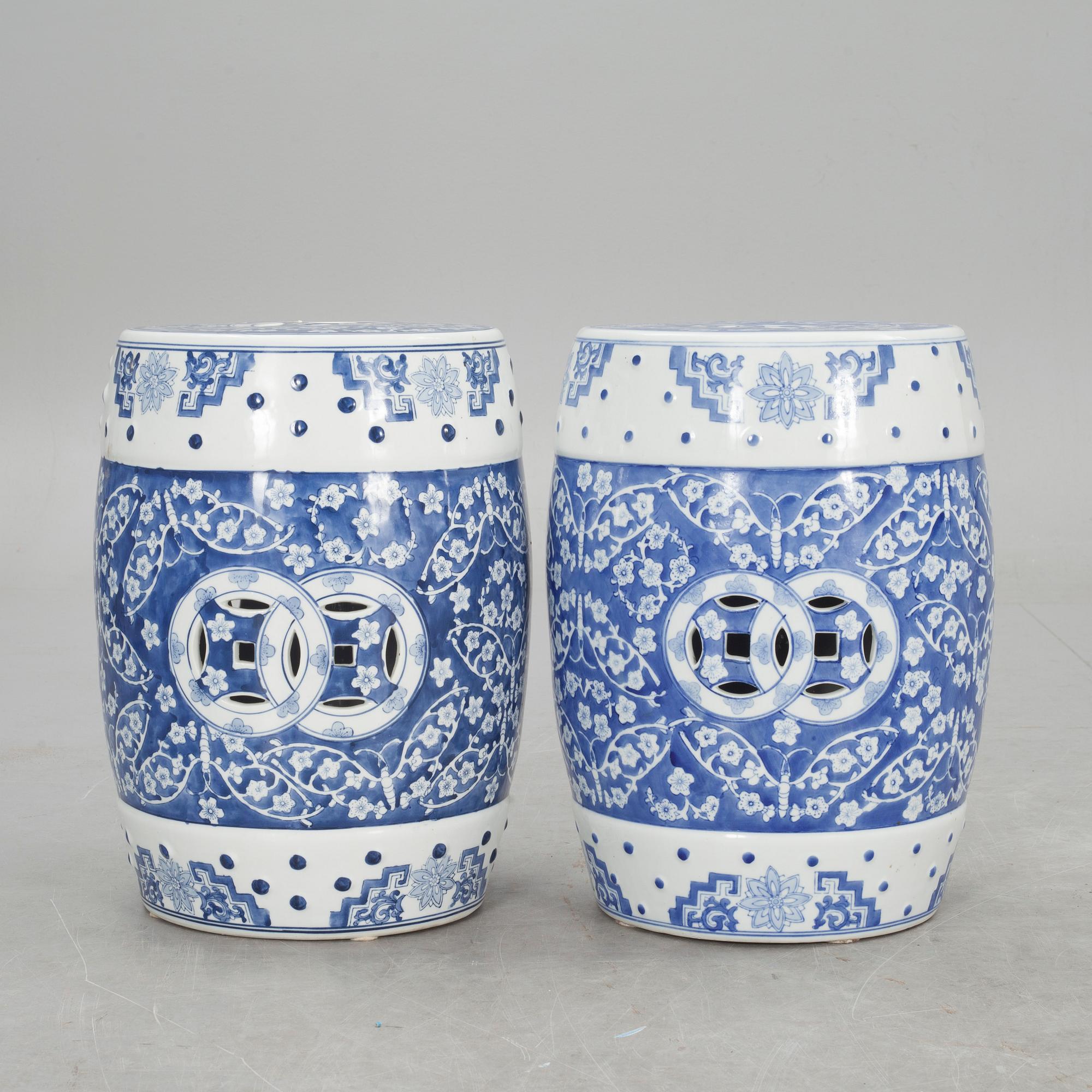 TRÄDGÅRDSPALLAR, 2 st, porslin, Kina, 1900-talets slut.