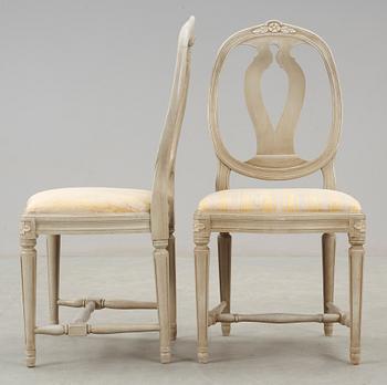 MATSALSGRUPP, fyra stolar samt bord. Gustaviansk stil 1900-tal.