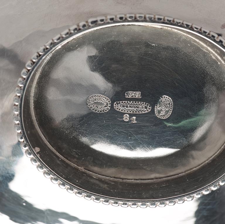 Georg Jensen, a bowl with cover on stand, Copenhagen 1919, design nr 81, 830/1000 silver.