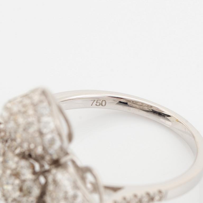 Brilliant cut diamond flower ring.