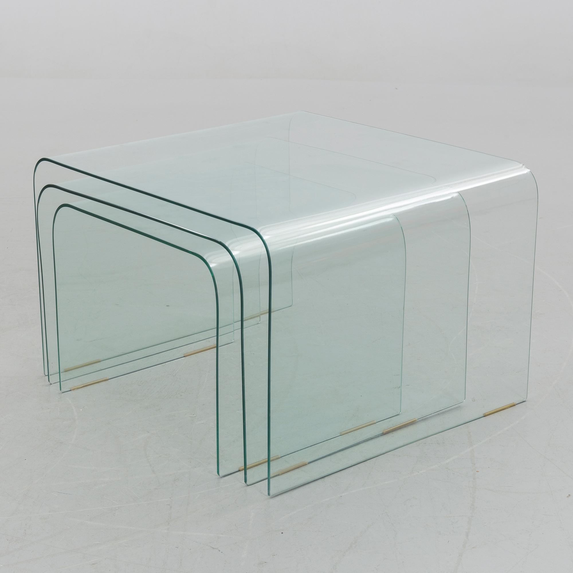 GLASS NESTING TABLES.