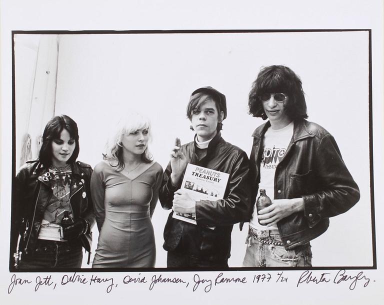 ROBERTA BAYLEY, fotografi, Joan Jett, Deborah Harry, David Johansen och Joey Ramone, 1977. Signerad och numr 2/24.