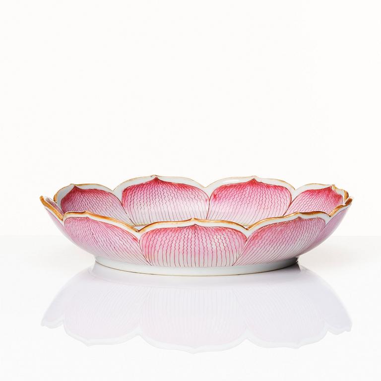 A famille rose lotus dish, Qing dynasty, Qianlong (1736-95).