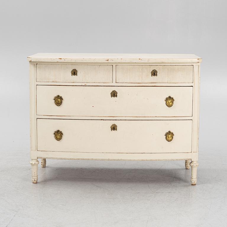 A painted oak chest of drawers from around the year 1900.