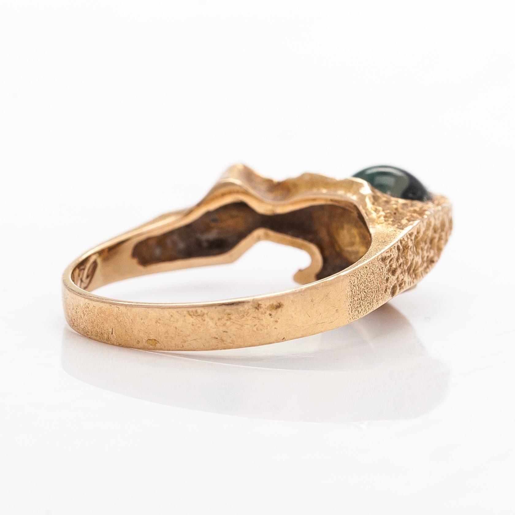 Björn Weckström, sormus, "Salattu akaatti", 14K kultaa ja sammalakaatti. Lapponia 1976.