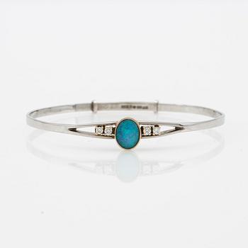 Bracelet, 18K white gold with opal and brilliant-cut diamonds.