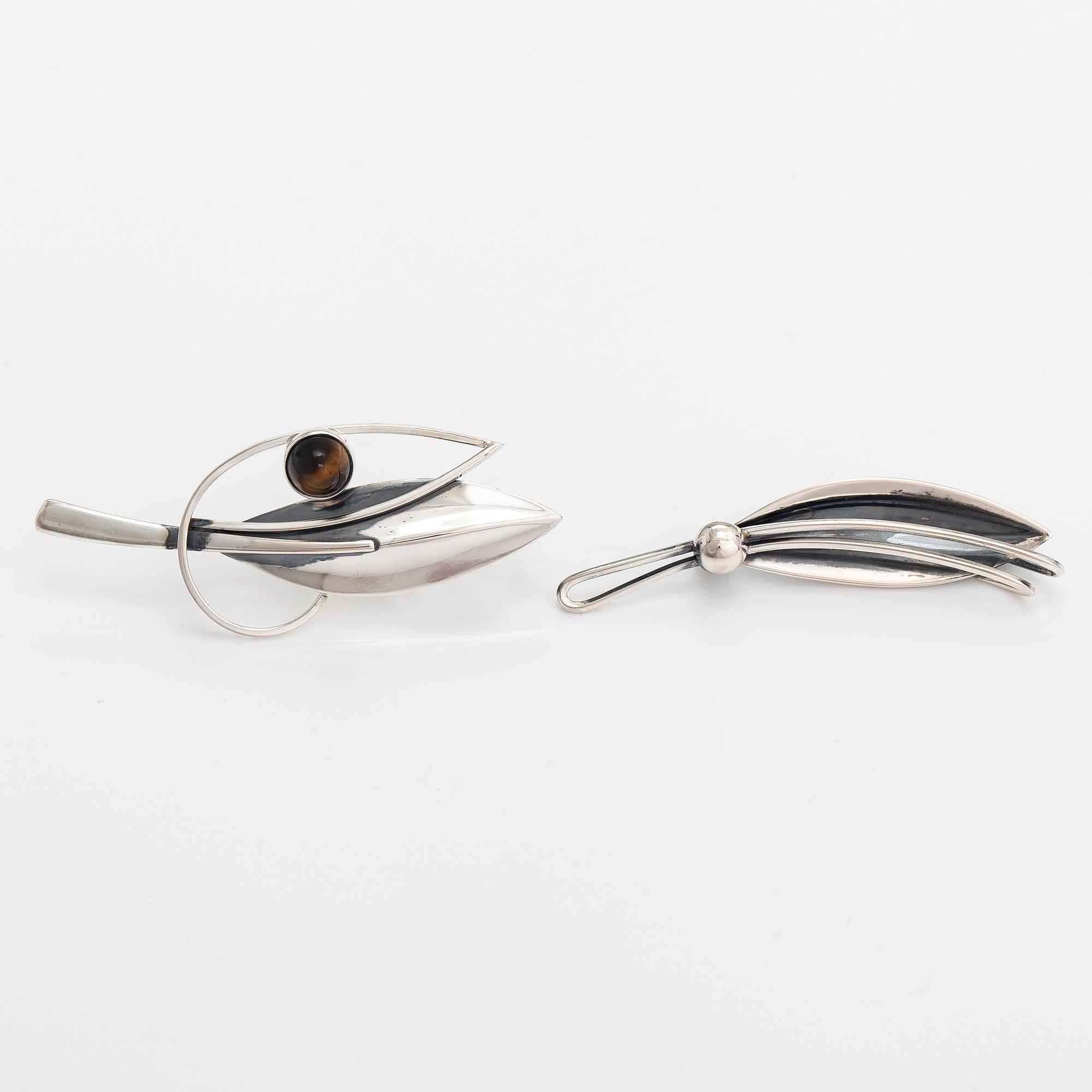 Elis Kauppi, Two silver brooches, one with a tiger's eye. Kupittaan kulta, Turku 1959 and 1962.