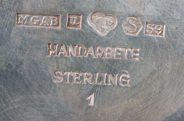 BÄGARE samt BURK MED LOCK, silver, GAB, Stockholm, 1948 resp MGAB, Uppsala, 1968.