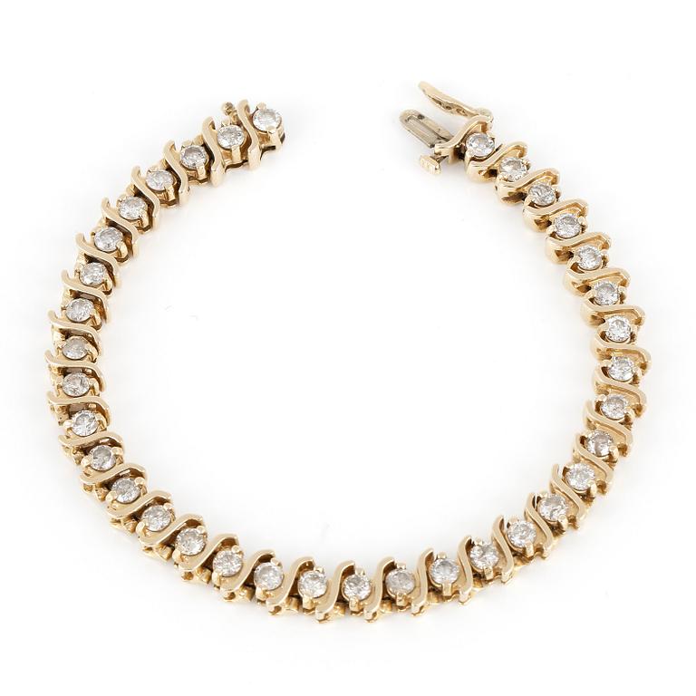 ARMBAND, med briljantslipade diamanter, totalt ca 3,50ct. 14K guld.