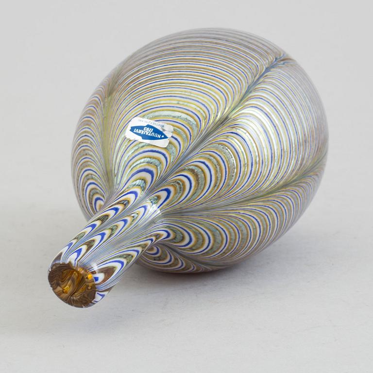 OIVA TOIKKA, a glass vase from Nuutajärvi Notsjö, Finland.