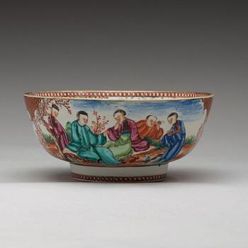 A famille rose punch bowl, Qing dynasty, Qianlong (1736-95).